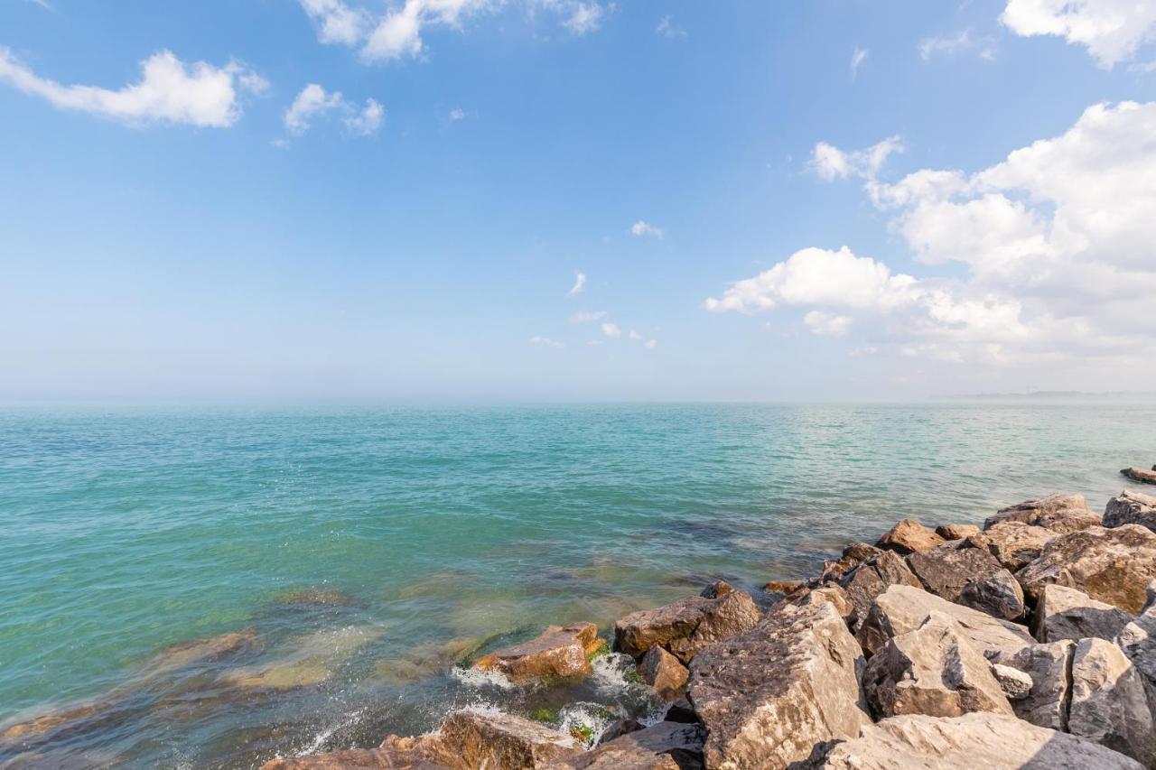 Globalstay Modern Townhomes In Lakeshore Steps To The Beach Χάμιλτον Εξωτερικό φωτογραφία