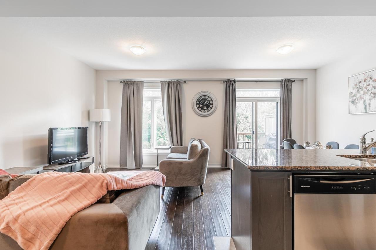 Globalstay Modern Townhomes In Lakeshore Steps To The Beach Χάμιλτον Εξωτερικό φωτογραφία