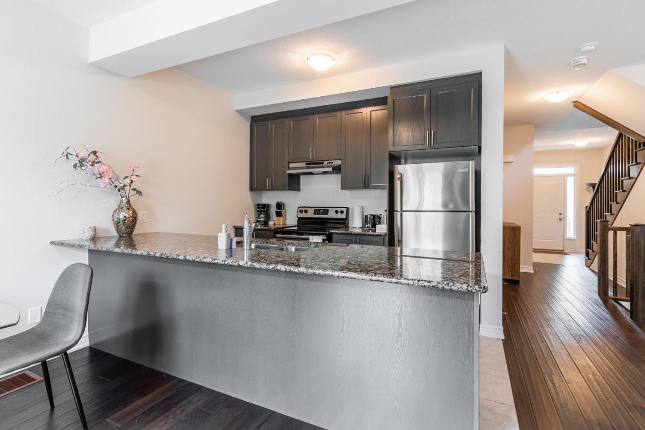 Globalstay Modern Townhomes In Lakeshore Steps To The Beach Χάμιλτον Εξωτερικό φωτογραφία