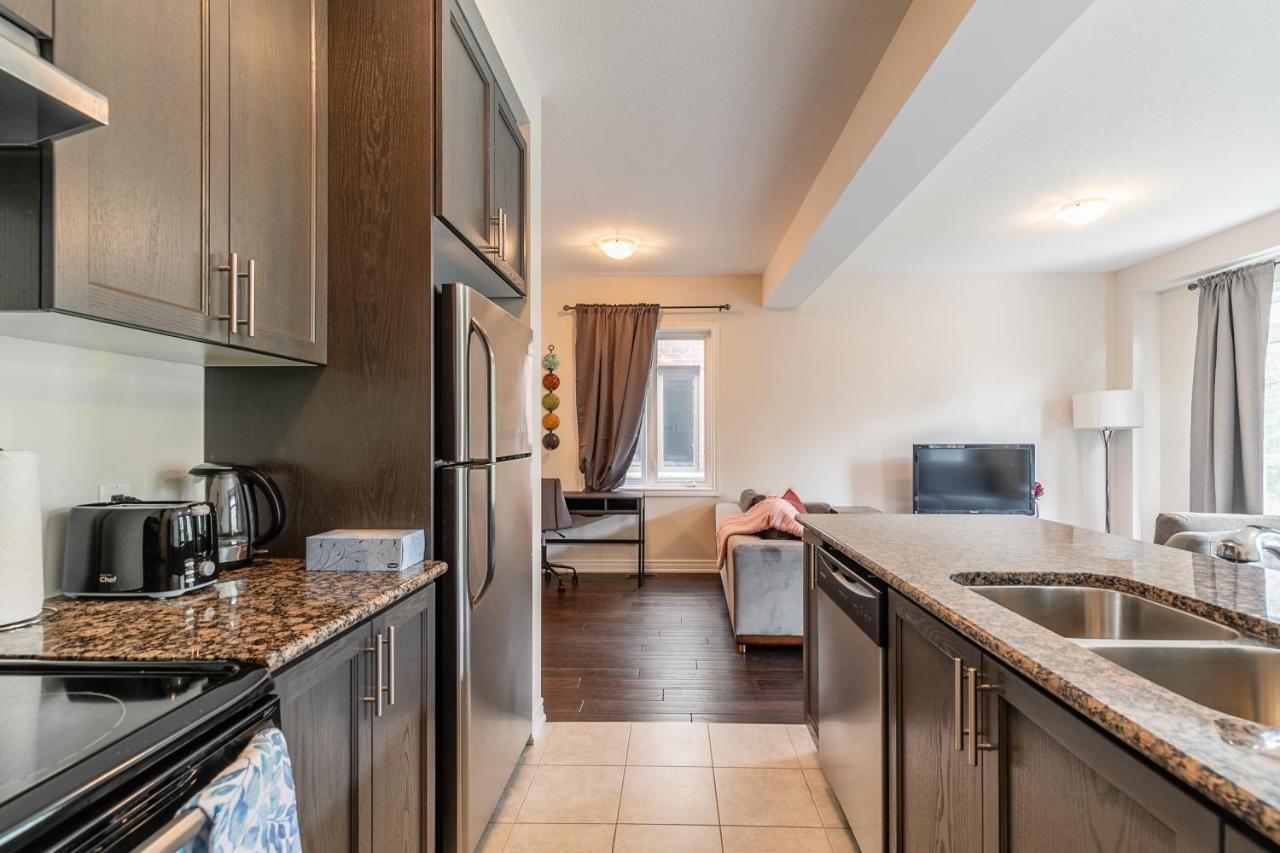Globalstay Modern Townhomes In Lakeshore Steps To The Beach Χάμιλτον Εξωτερικό φωτογραφία
