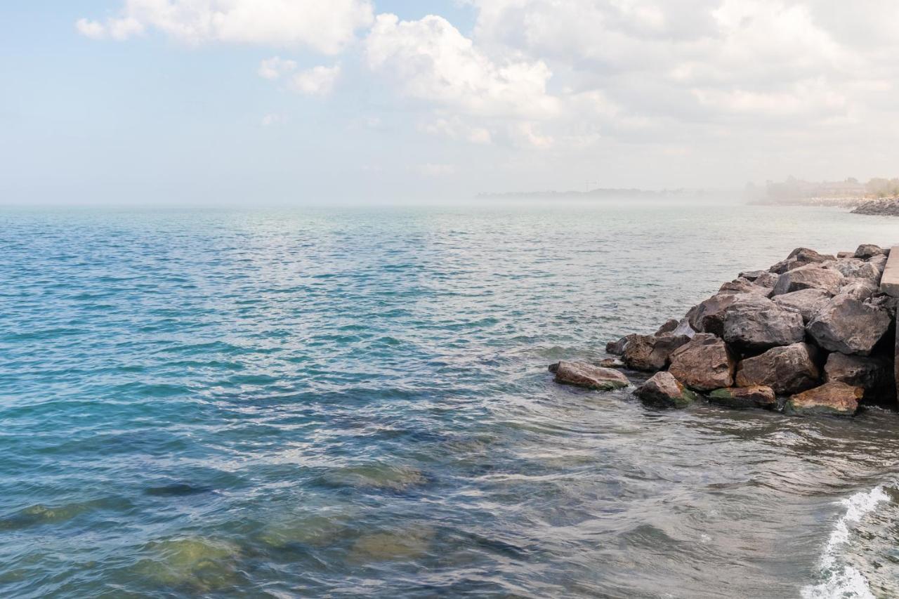 Globalstay Modern Townhomes In Lakeshore Steps To The Beach Χάμιλτον Εξωτερικό φωτογραφία