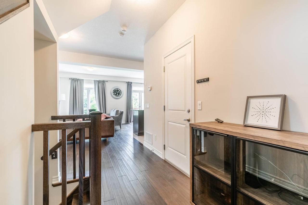 Globalstay Modern Townhomes In Lakeshore Steps To The Beach Χάμιλτον Εξωτερικό φωτογραφία
