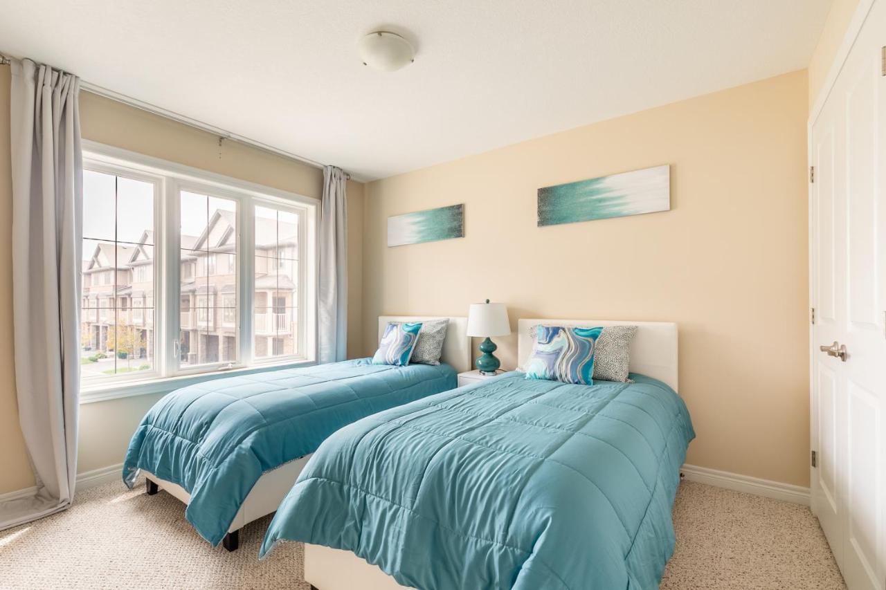 Globalstay Modern Townhomes In Lakeshore Steps To The Beach Χάμιλτον Εξωτερικό φωτογραφία