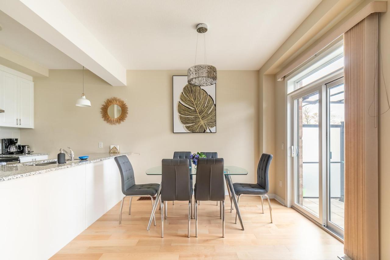 Globalstay Modern Townhomes In Lakeshore Steps To The Beach Χάμιλτον Εξωτερικό φωτογραφία