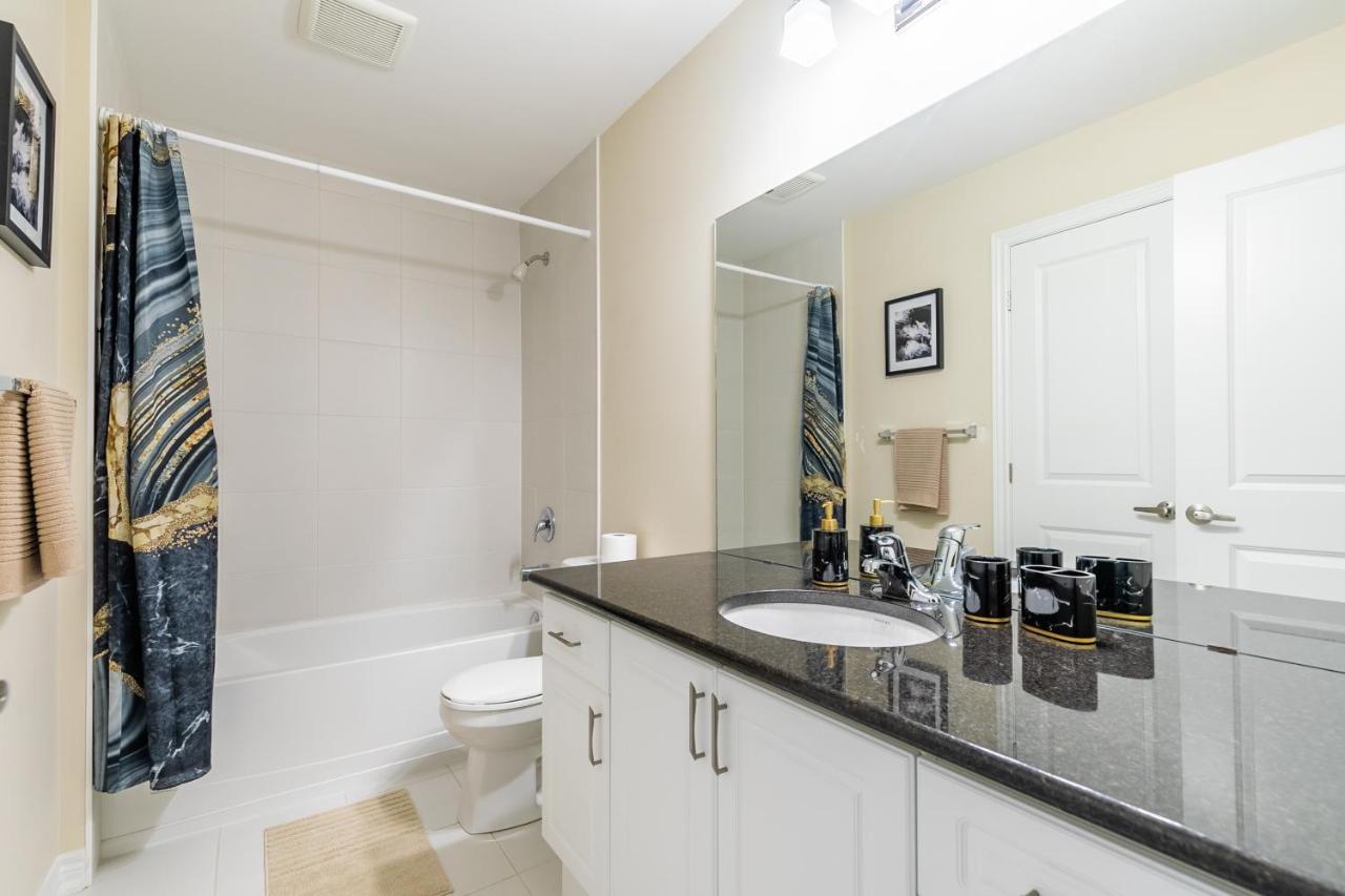 Globalstay Modern Townhomes In Lakeshore Steps To The Beach Χάμιλτον Εξωτερικό φωτογραφία