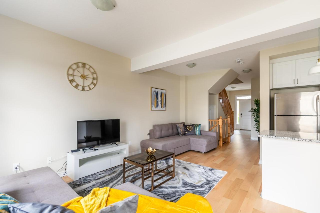 Globalstay Modern Townhomes In Lakeshore Steps To The Beach Χάμιλτον Εξωτερικό φωτογραφία